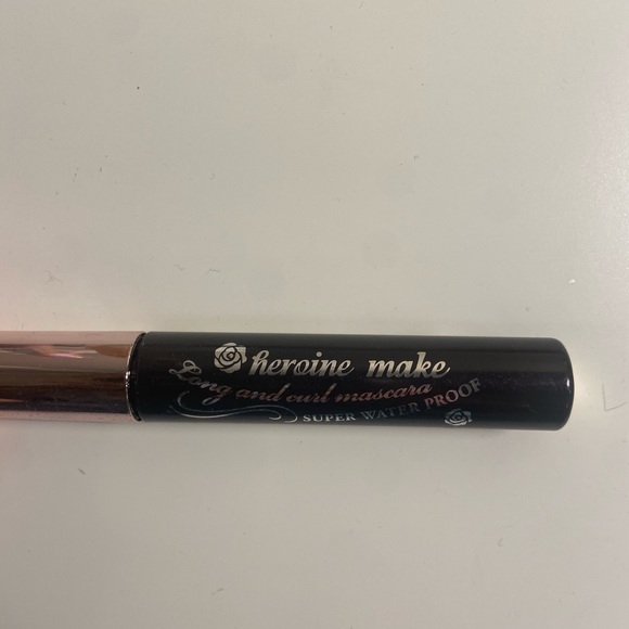 FREE WITH ANY PURCHASE kiss me isehan heroin make  super waterproof mascara - Picture 1 of 1